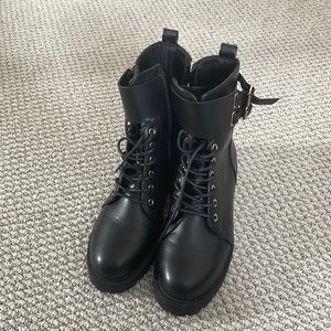 Combat boots